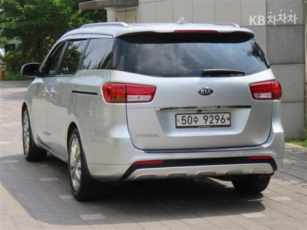 Kia Carnival — miniaturë 4