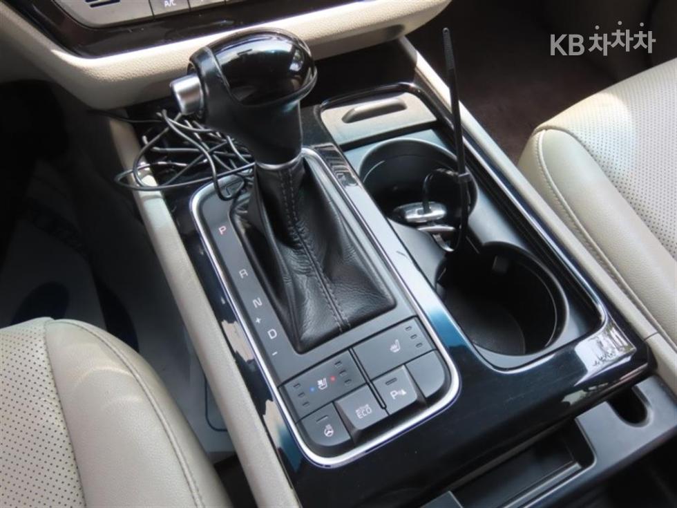 Kia Carnival — miniaturë 6