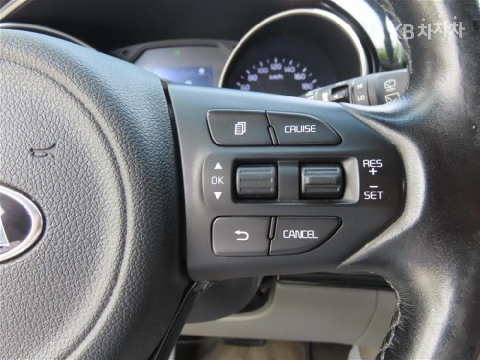 Kia Carnival — miniaturë 11