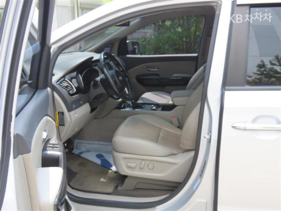 Kia Carnival — miniaturë 13