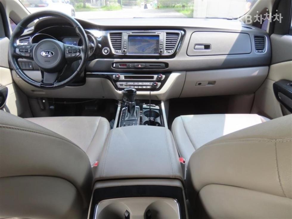 Kia Carnival — miniaturë 15