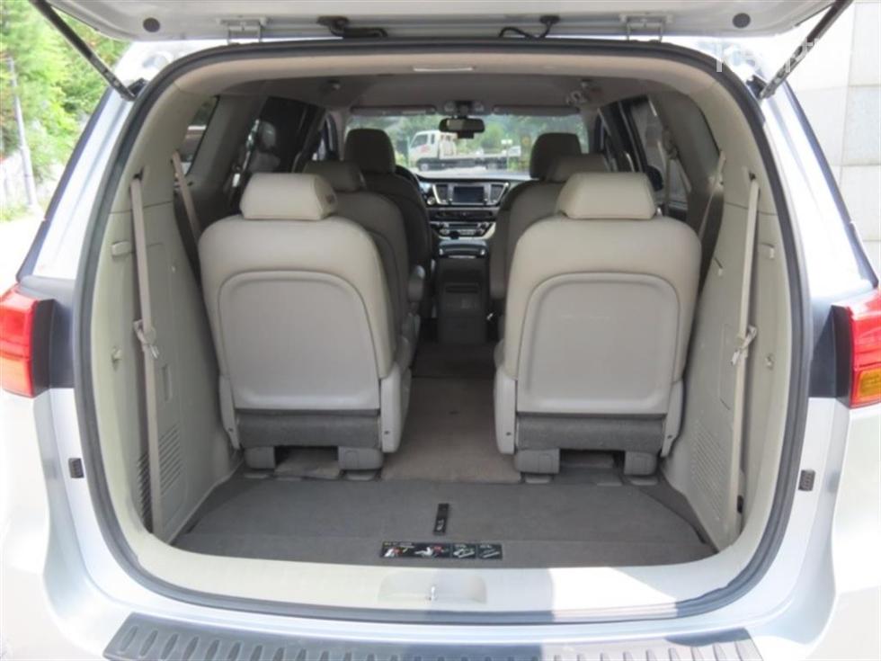 Kia Carnival — miniaturë 18