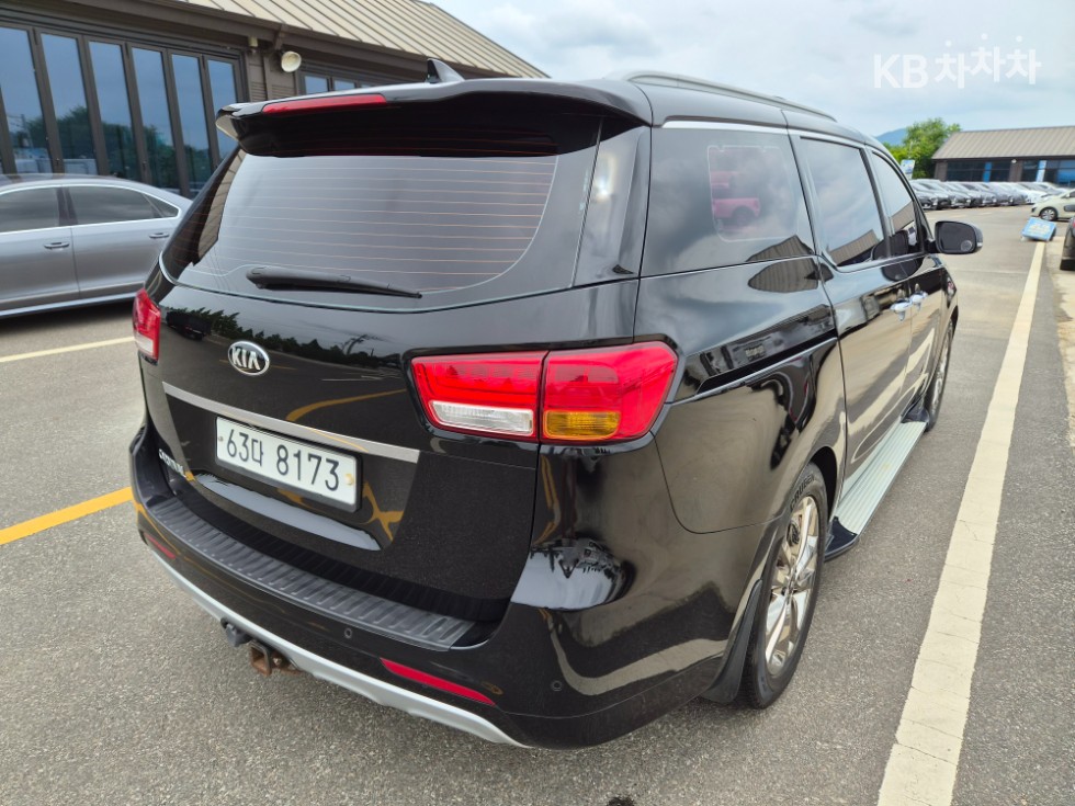Kia Carnival — miniaturë 4