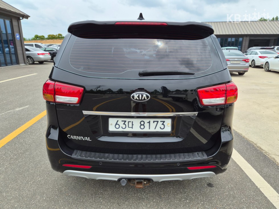 Kia Carnival — miniaturë 5