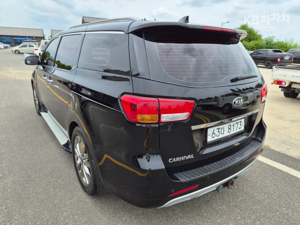 Kia Carnival — miniaturë 6