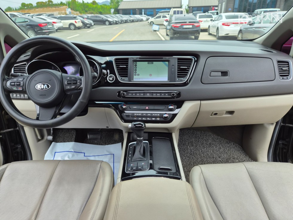 Kia Carnival — miniaturë 11