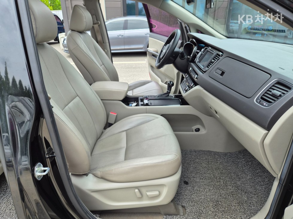 Kia Carnival — miniaturë 15