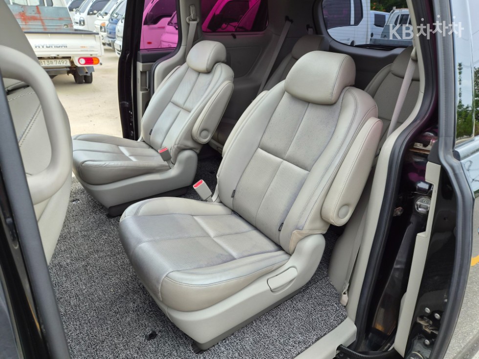 Kia Carnival — miniaturë 16