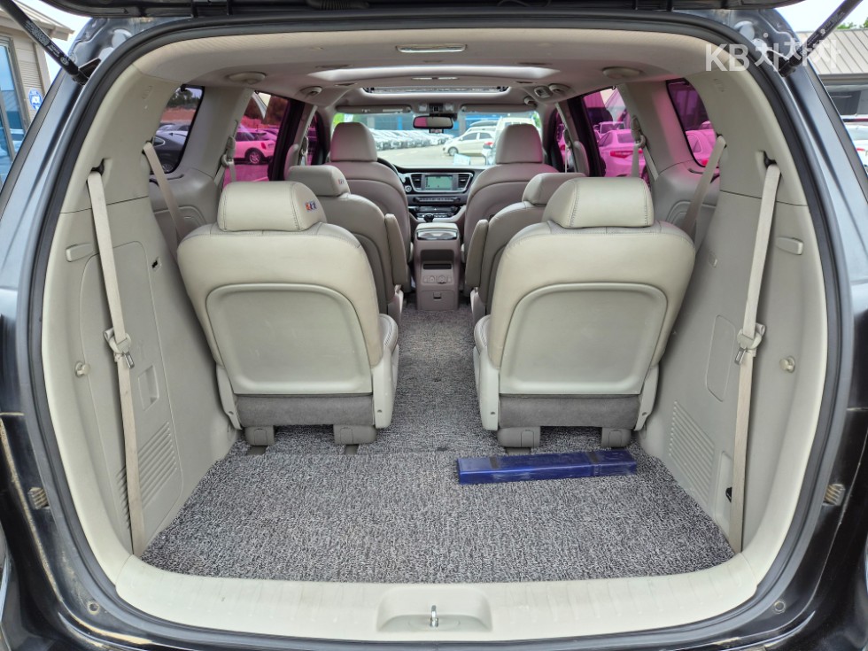 Kia Carnival — miniaturë 18