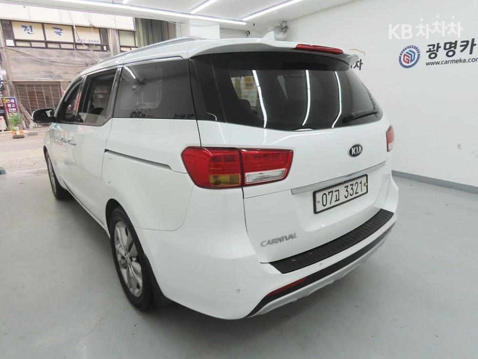Kia Carnival — miniaturë 4