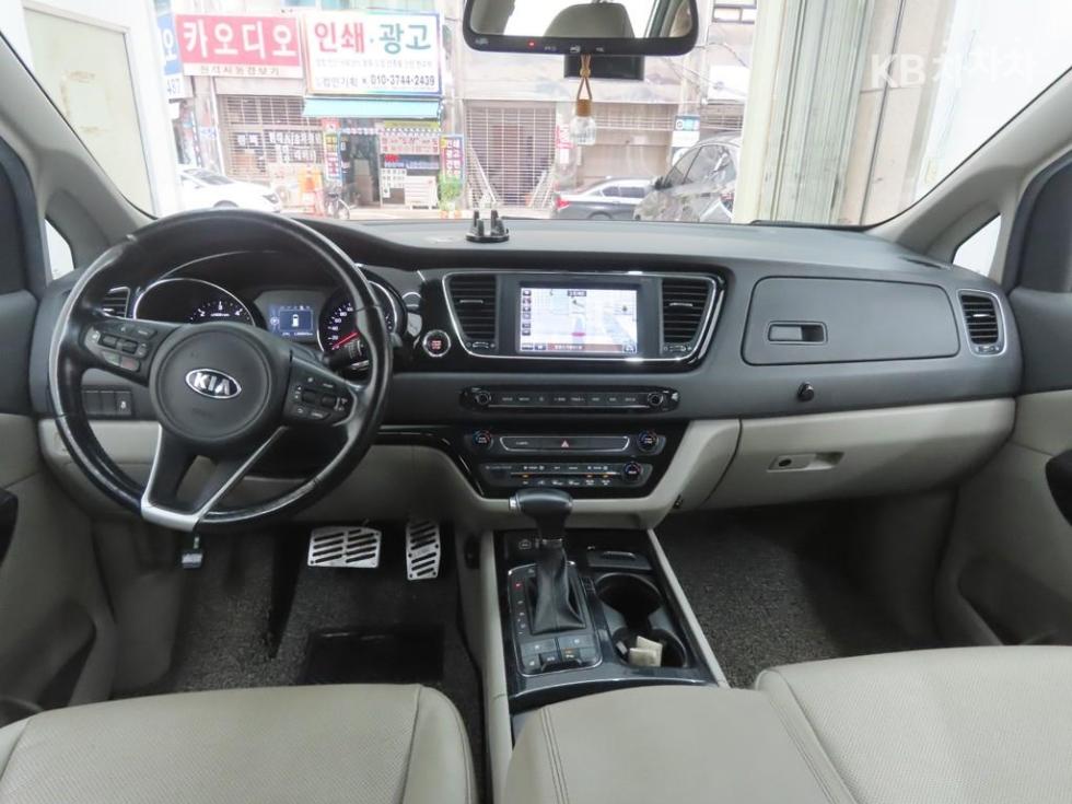 Kia Carnival — miniaturë 7