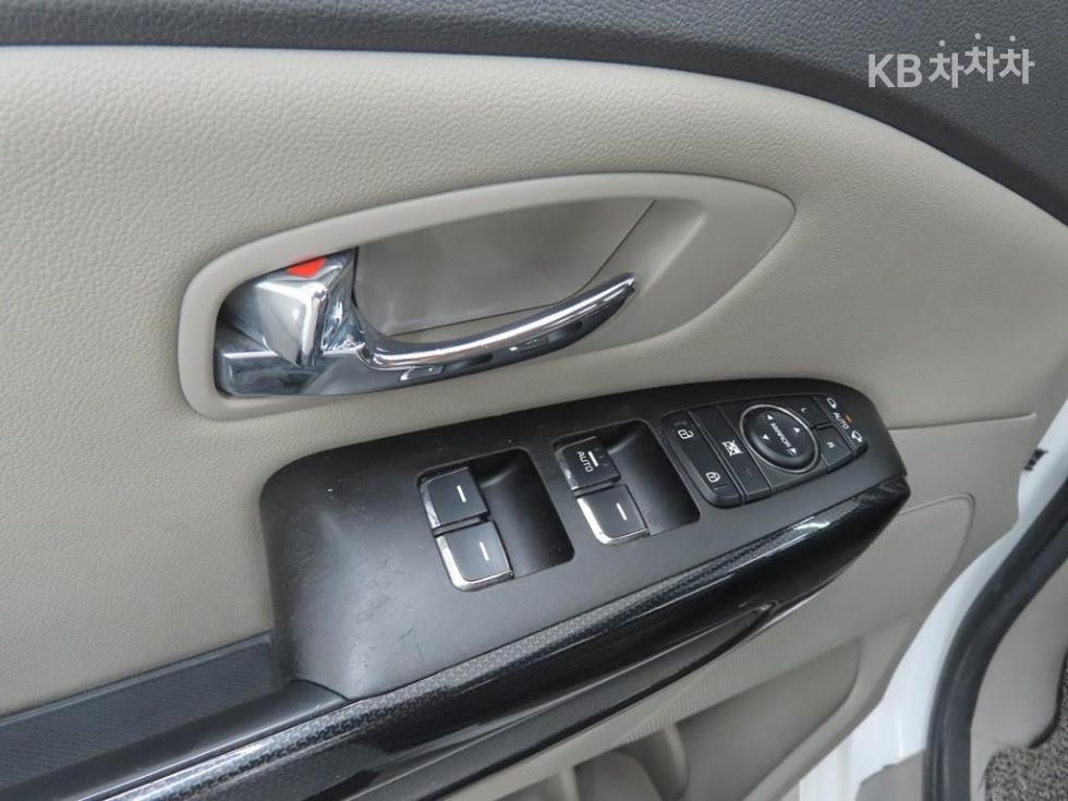 Kia Carnival — miniaturë 9