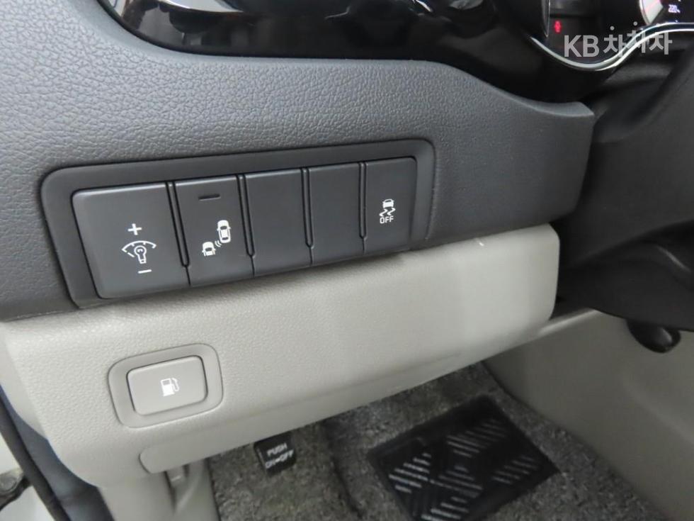 Kia Carnival — miniaturë 10