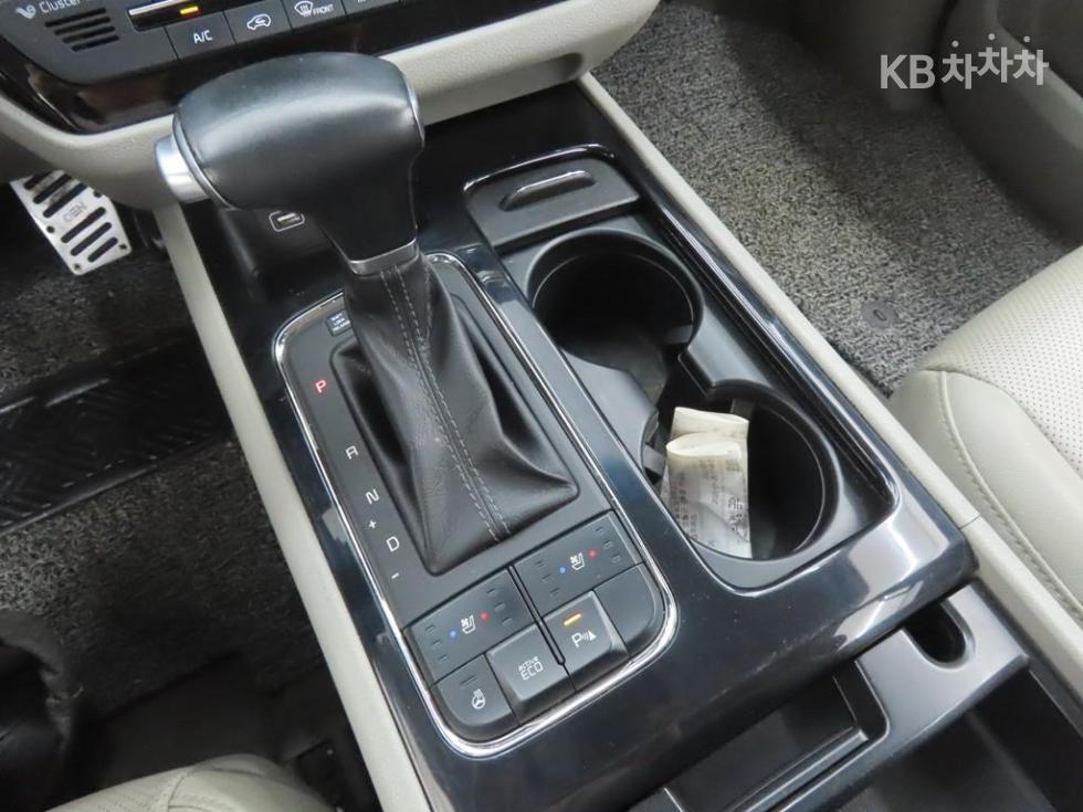 Kia Carnival — miniaturë 12