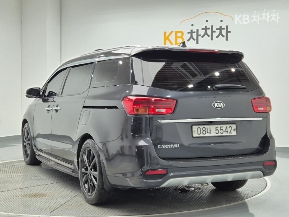 Kia Carnival — miniaturë 2