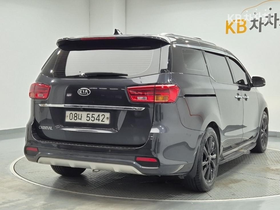 Kia Carnival — miniaturë 3