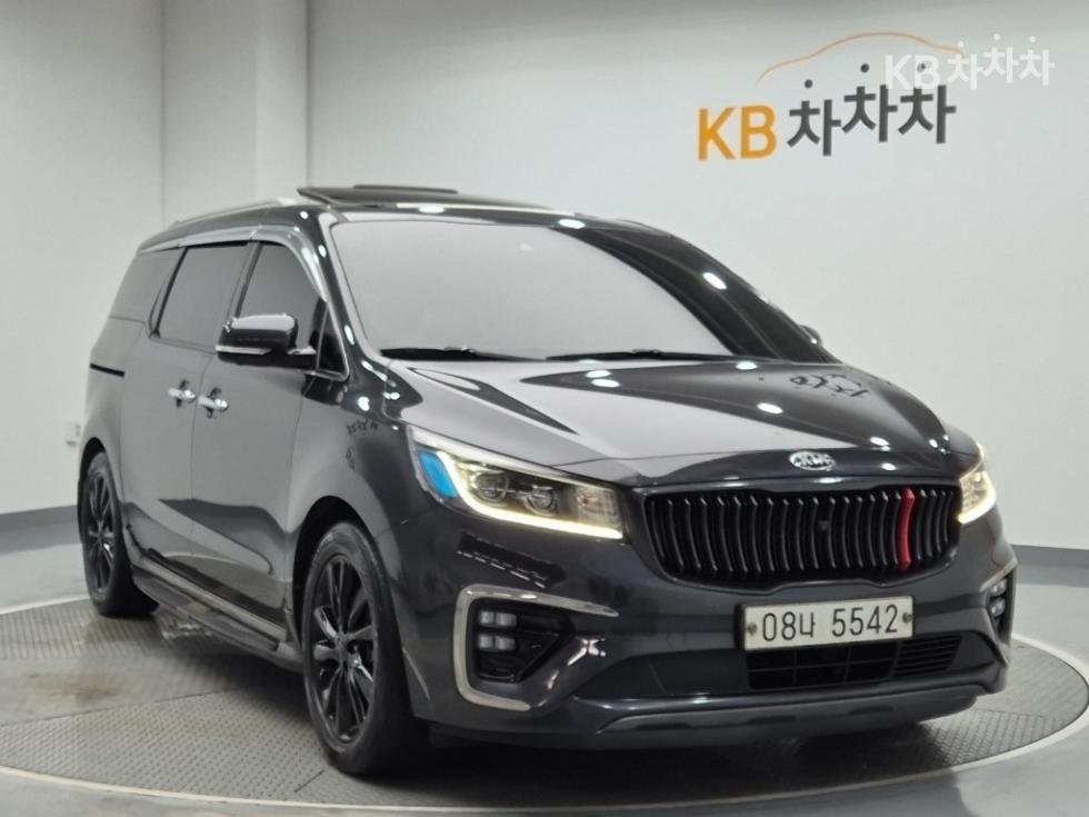 Kia Carnival — miniaturë 4