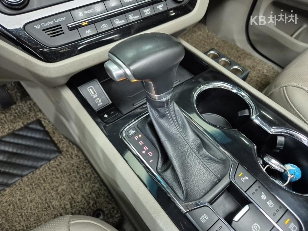 Kia Carnival — miniaturë 8