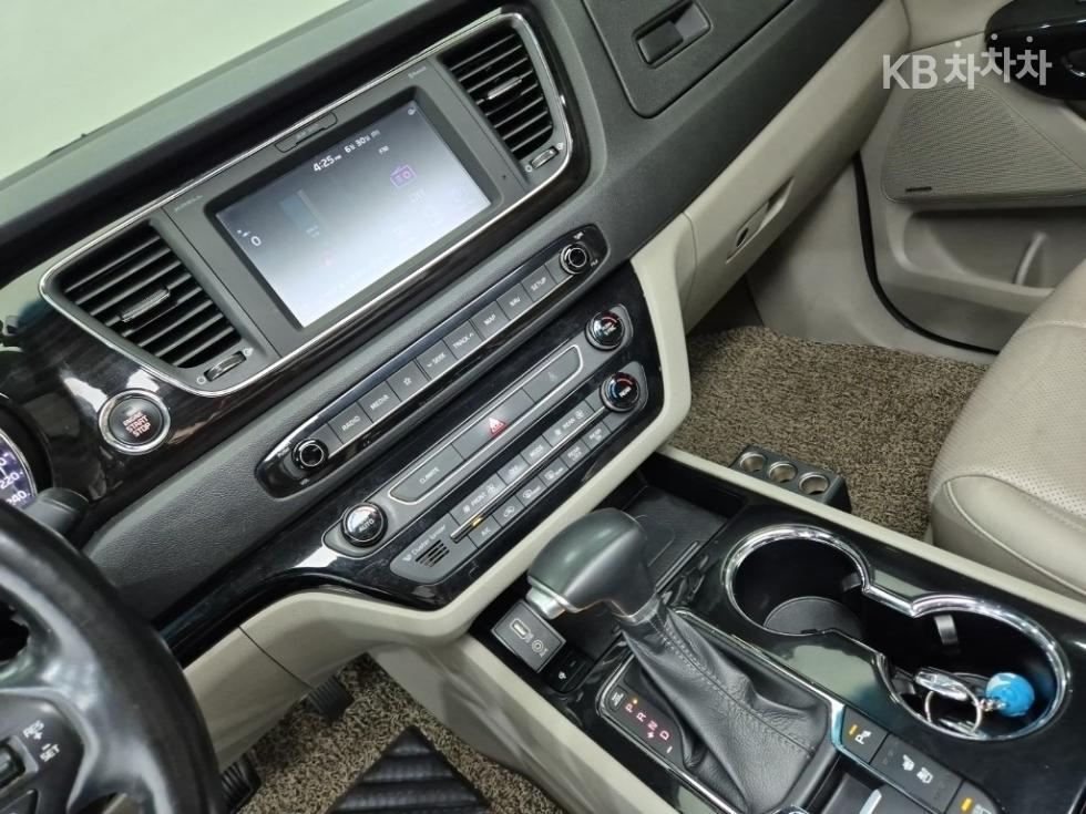 Kia Carnival — miniaturë 10