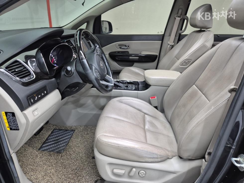 Kia Carnival — miniaturë 11