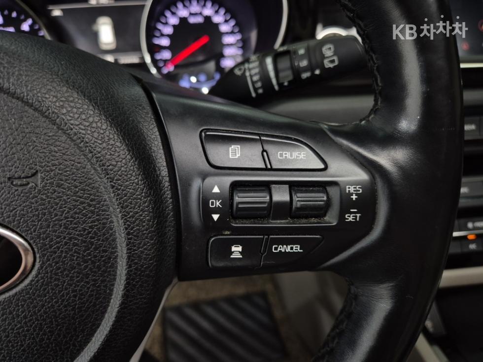 Kia Carnival — miniaturë 16