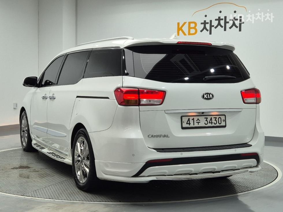Kia Carnival — miniaturë 2