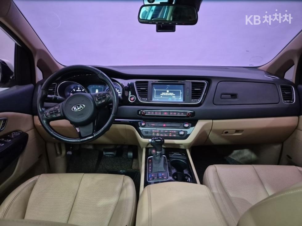 Kia Carnival — miniaturë 7