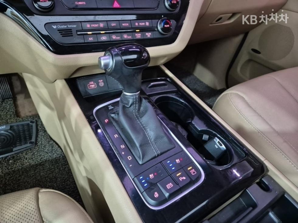 Kia Carnival — miniaturë 8