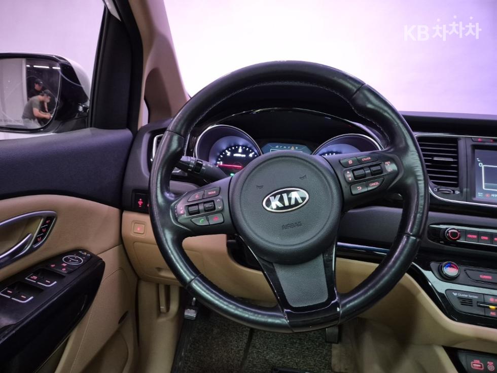 Kia Carnival — miniaturë 9