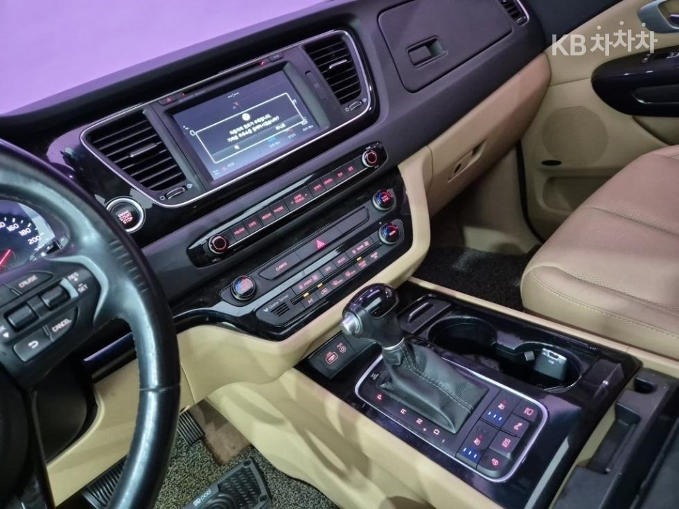 Kia Carnival — miniaturë 10