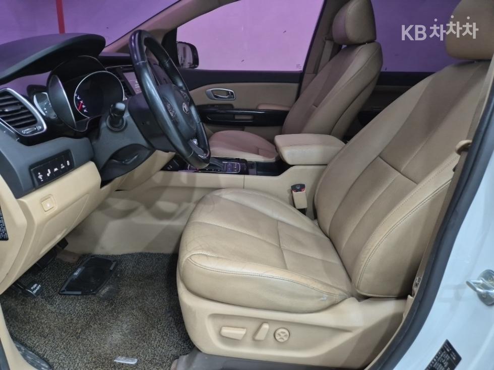 Kia Carnival — miniaturë 11