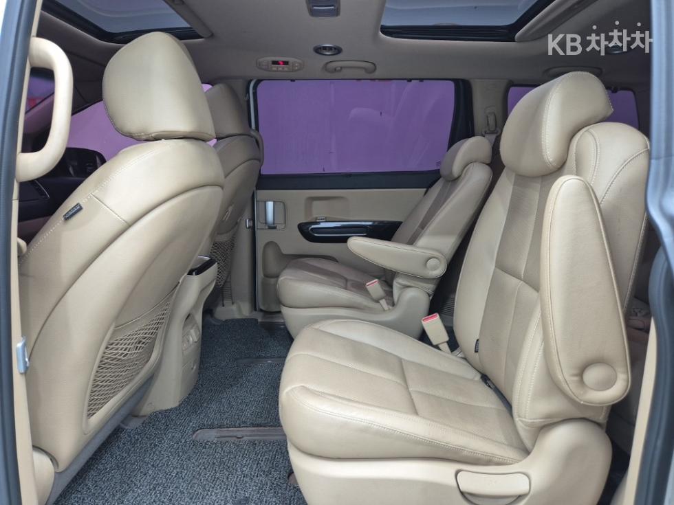 Kia Carnival — miniaturë 12