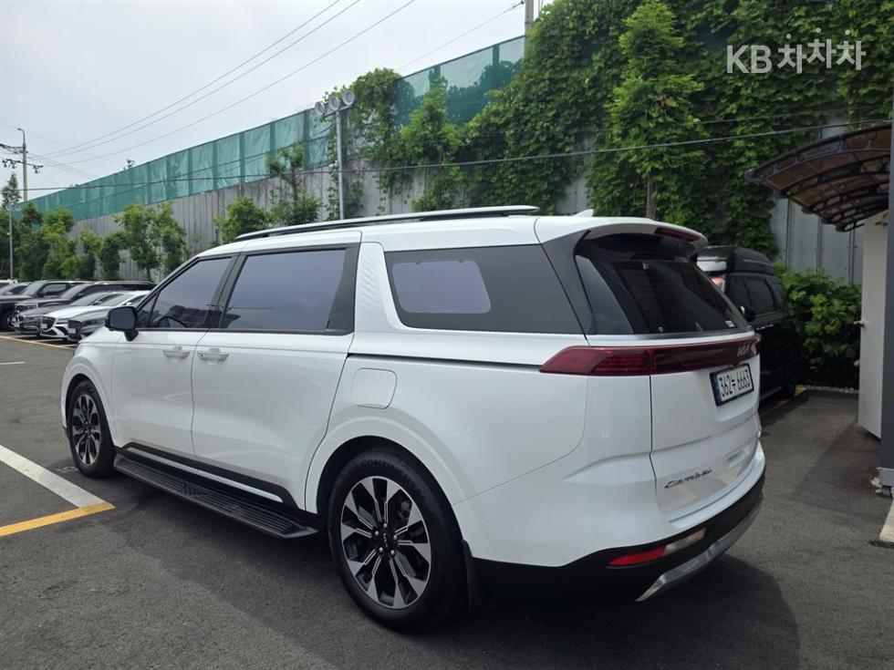 Kia Carnival — miniaturë 4