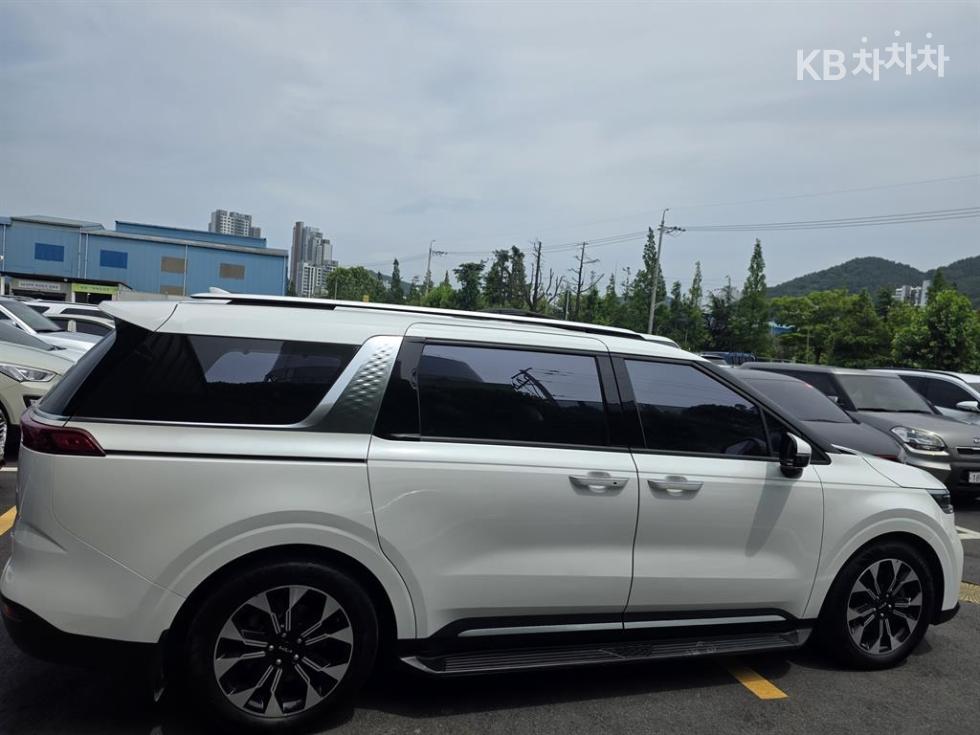 Kia Carnival — miniaturë 5