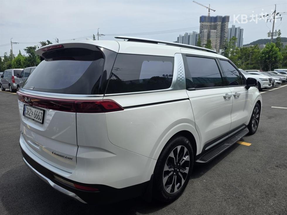 Kia Carnival — miniaturë 8