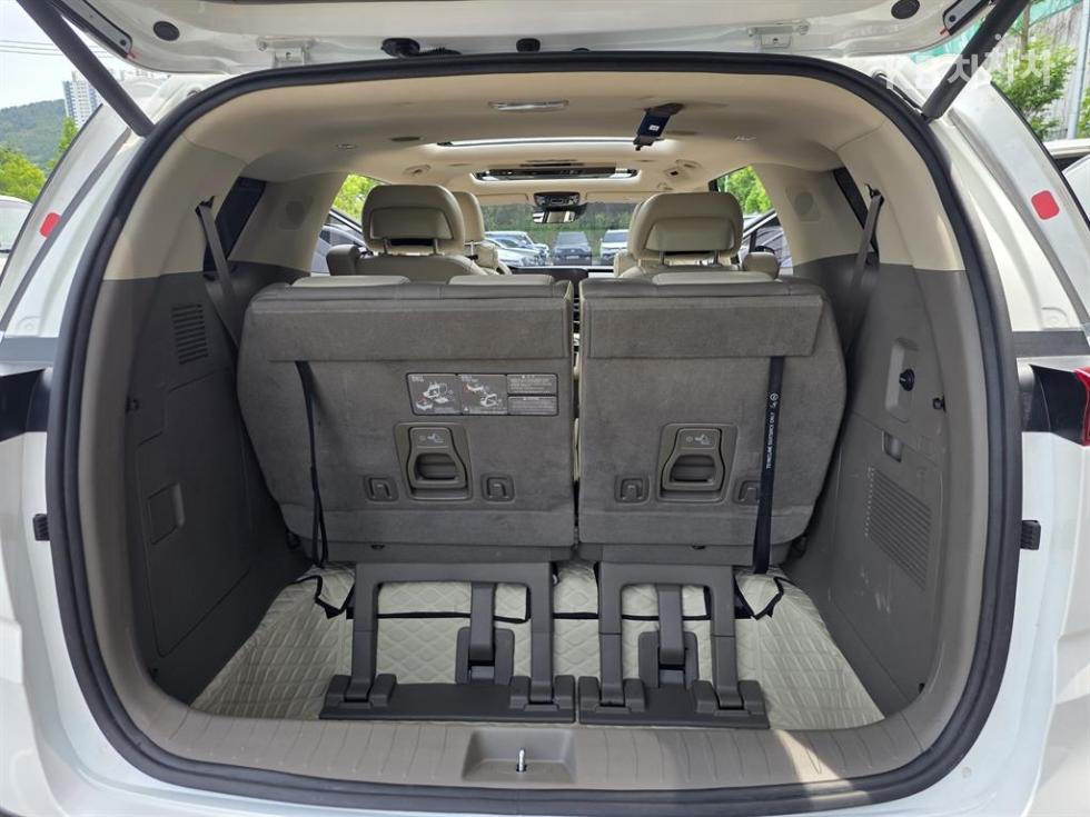 Kia Carnival — miniaturë 12