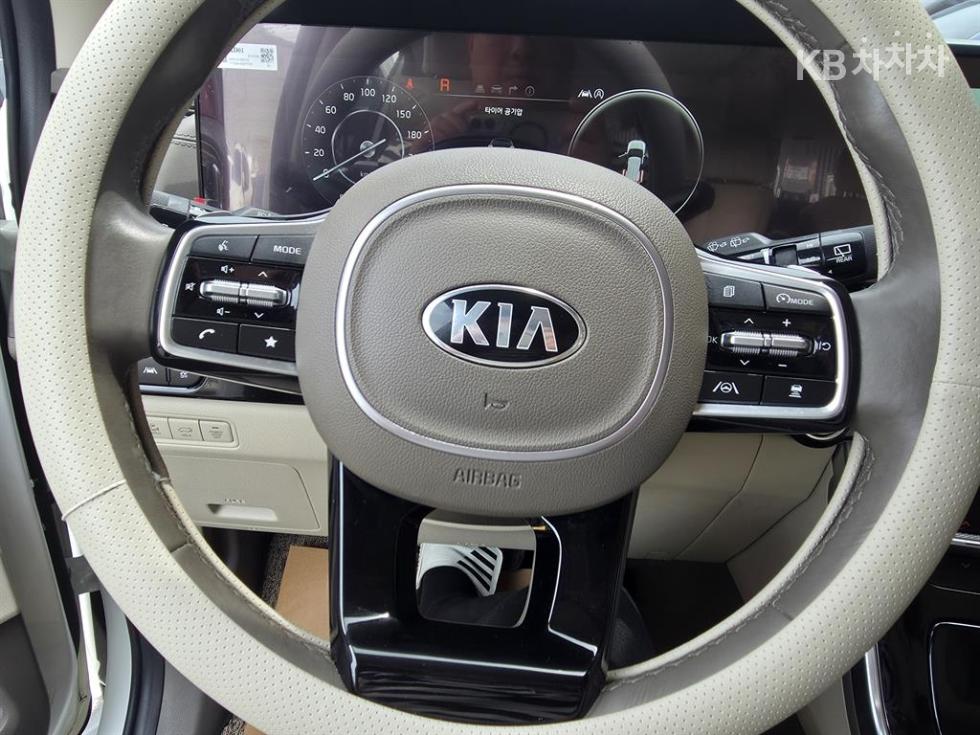Kia Carnival — miniaturë 18