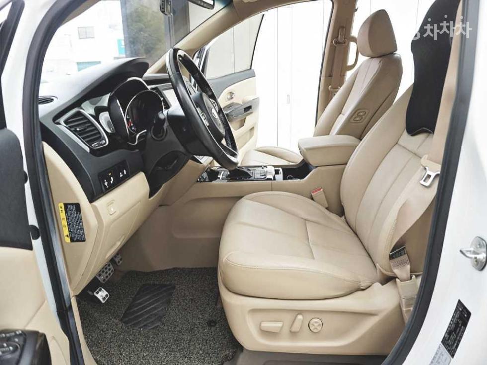 Kia Carnival — miniaturë 7