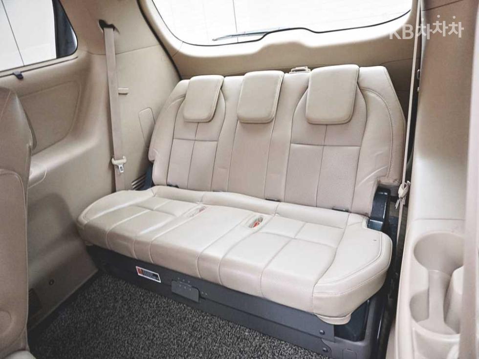 Kia Carnival — miniaturë 9
