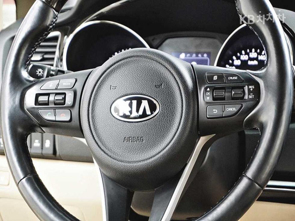 Kia Carnival — miniaturë 11