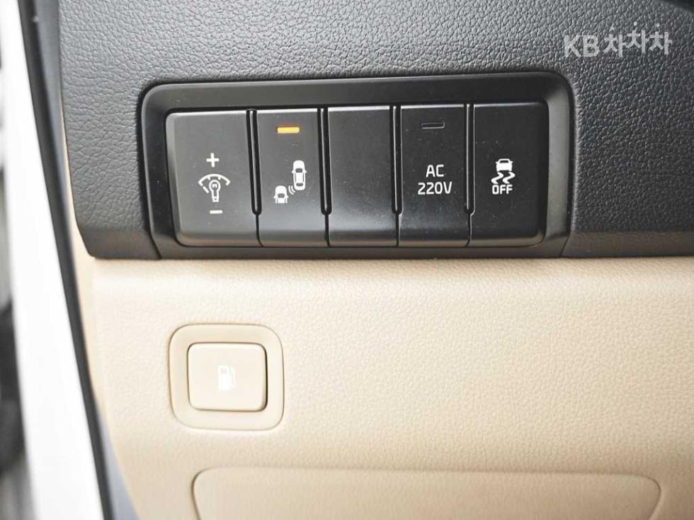 Kia Carnival — miniaturë 17
