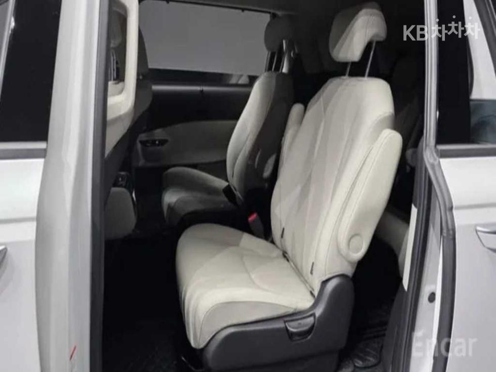 Kia Carnival — miniaturë 7