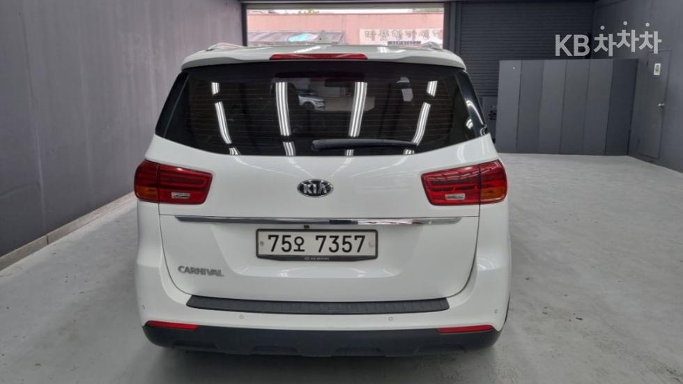 Kia Carnival — miniaturë 3