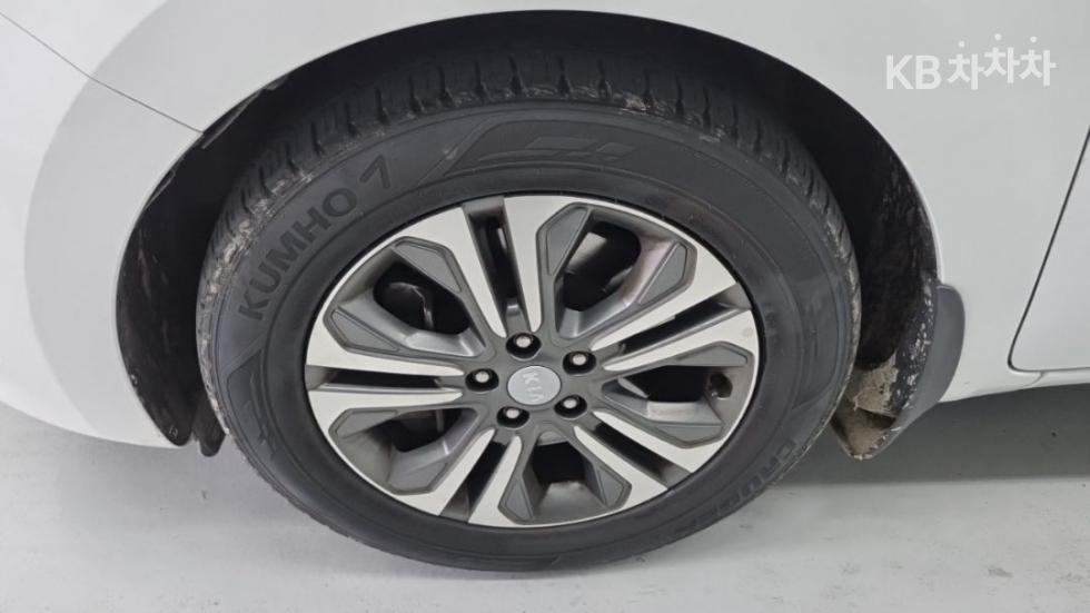 Kia Carnival — miniaturë 7