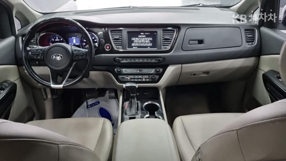Kia Carnival — miniaturë 8
