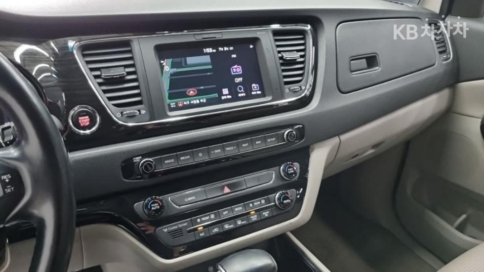 Kia Carnival — miniaturë 11