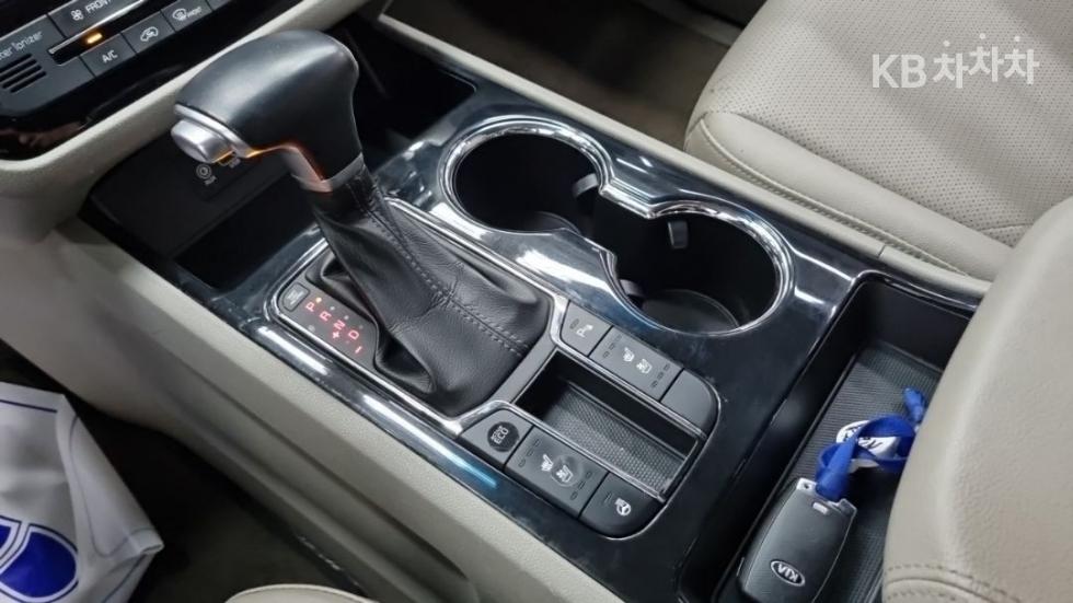 Kia Carnival — miniaturë 13