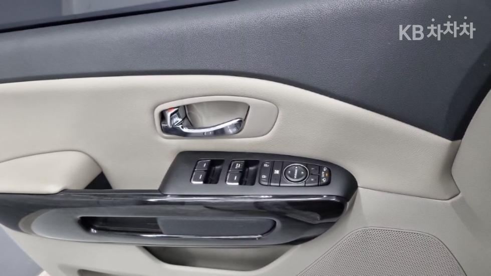 Kia Carnival — miniaturë 16