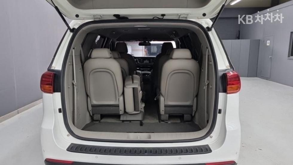 Kia Carnival — miniaturë 17