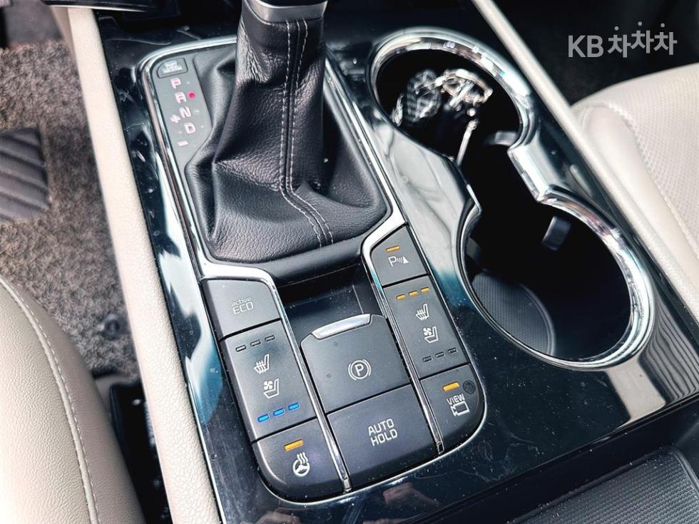 Kia Carnival — miniaturë 10